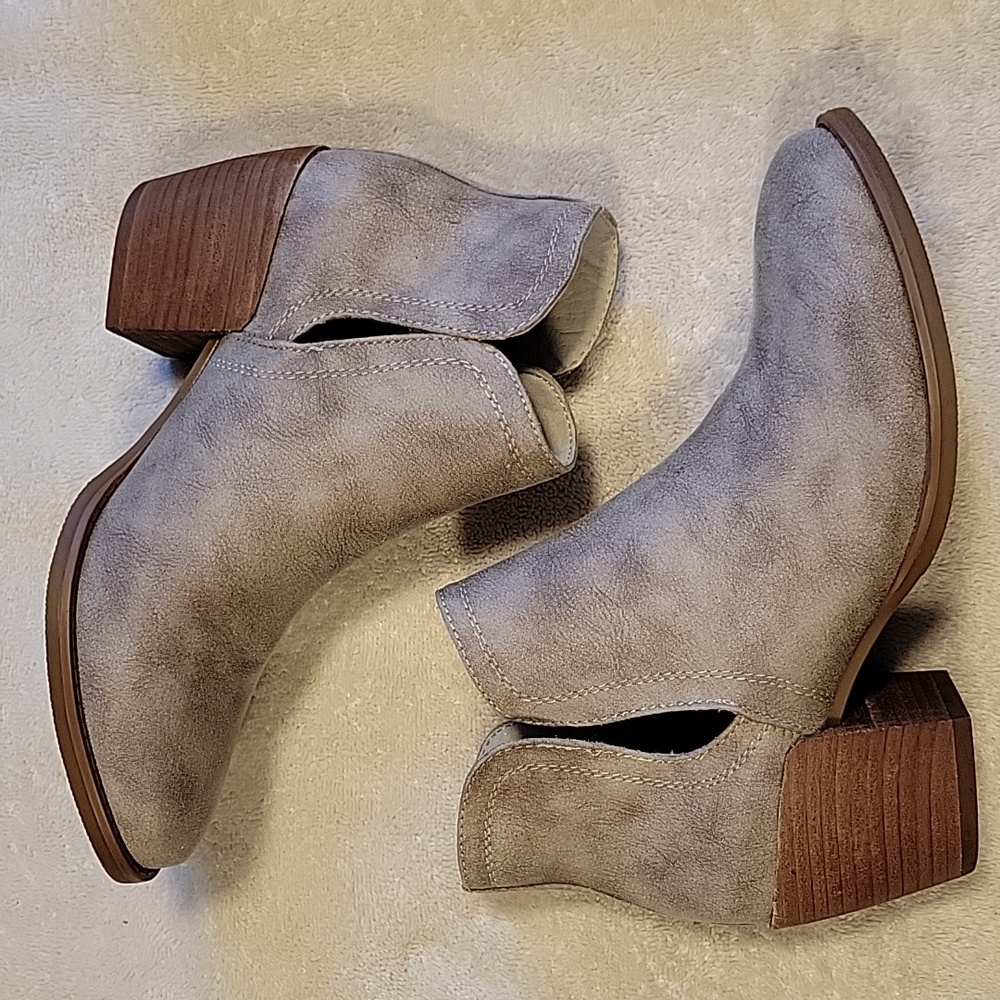 Very G Reagan Ankle Boots, NIB - Picture 5 of 10